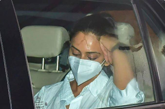 रकुलला 24 सप्टेंबरलाच चौकशीसाठी बोलावण्यात आलं होतं. परंतु, रकुलच्या लीगल टीमने रकुलला एनसीबीकडून समन्स न मिळाल्याचा दावा केला होता. त्यानंतर एनसीबीने संताप व्यक्त करत रकुल बहाणे देत असल्याचं म्हटलं होतं. एनसीबीच्या संतापानंतर रकुलकडून समन्स मिळाल्याची कबुली देण्यात आली होती.