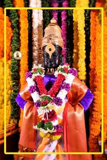 पवित्र पुरुषोत्तम मास : कमला एकादशीनिमित्त विठ्ठल मंदिरास आकर्षक फुलांची सजावट