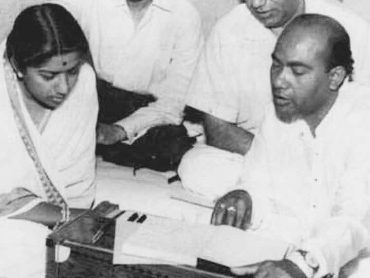 लता मंगेशकरांच्या कारकिर्दीची सुरुवात 1942  मध्ये झाली आणि ती कारकीर्द सहा दशकांपेक्षा अधिक काळ टिकून आहे. त्यांनी हजारहून अधिक हिंदी चित्रपटांची गाणी गायली आहेत.