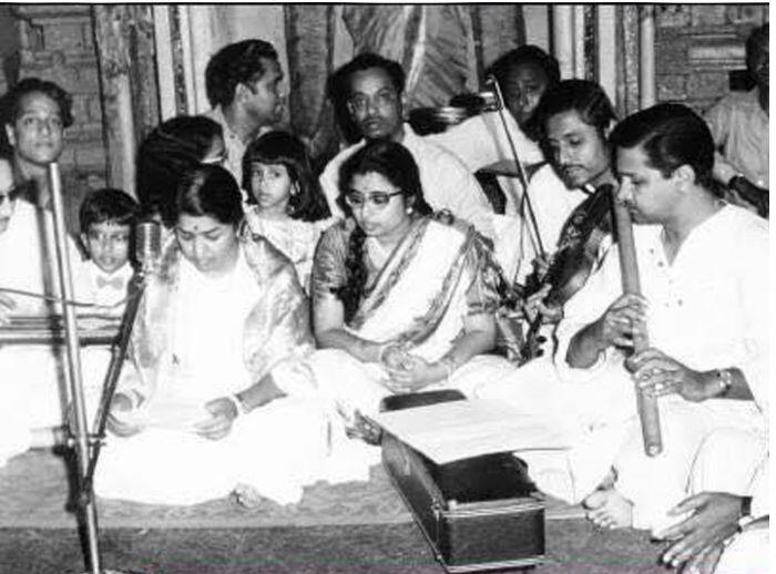 त्यांच्या नावे गिनिज बुक ऑफ वर्ल्ड रेकॉर्ड्‌समध्ये देखील विक्रम नोंदलेले आहेत. 1974 ते 1991 च्या कालावधीत सर्वात जास्त रेकॉर्डिंग्सचा विक्रम त्यांनी केला.