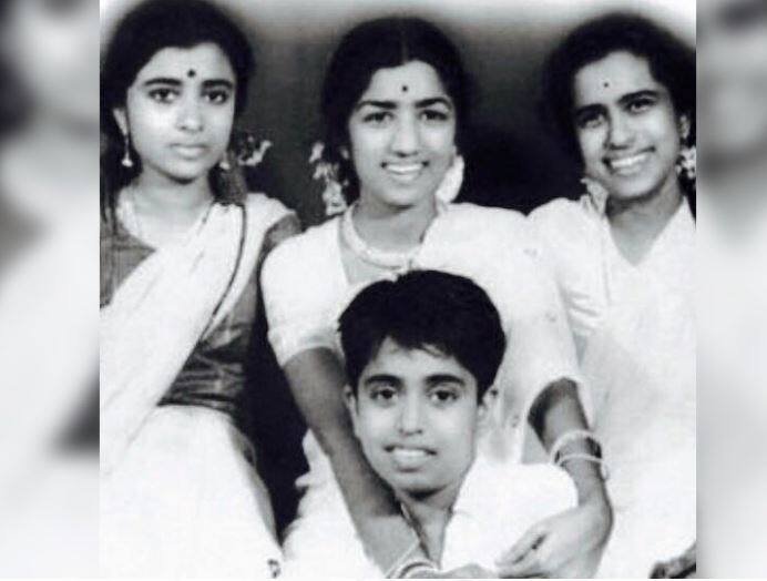 लता मंगेशकर यांचा जन्म 28 सप्टेंबर 1929 मध्ये झाला.लता मंगेशकरांचे कुटुंब संगीतासाठी प्रसिद्ध असून, सुप्रसिद्ध गायिका आशा भोसले, उषा मंगेशकर, मीना मंगेशकर आणि ख्यातनाम संगीतकार-गायक हृदयनाथ मंगेशकर ही त्यांची सख्खी भावंडे आहेत.