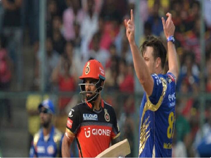 IPL 2020, RCB vs MI : बंगलोरसमोर मुंबई इंडियन्सचं आव्हान; विराट कोहली आणि रोहित शर्माच्या नेतृत्वाचा कस IPL 2020 RCB vs MI, Match Preview this may be the playing eleven for bangalore and mumbai know match prediction IPL 2020, RCB vs MI : बंगलोरसमोर मुंबई इंडियन्सचं आव्हान; विराट कोहली आणि रोहित शर्माच्या नेतृत्वाचा कस