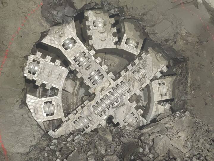 भुयारी मार्ग कृषी महाविद्यालय येथील सुरुवात होत असून स्वारगेटपर्यंत जाणार आहे. या मार्गांमध्ये शिवाजीनगर बस स्थानक, सिविल कोर्ट, फडके हौद, मंडई व स्वारगेट ही पाच स्थानके असणार आहेत. 