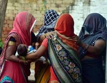 Hathras : हाथरस घटनेनंतर देशभर संताप, आज राहुल आणि प्रियांका गांधी पीडित परिवाराला भेटणार