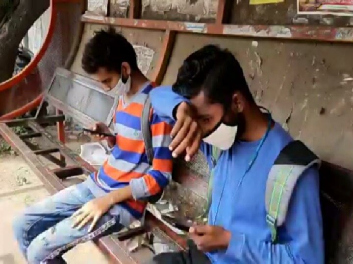 Solapur University exams start from today, students face technical difficulties on the first day सोलापूर विद्यापीठाच्या परीक्षांना आजपासून सुरुवात, पहिल्याच दिवशी विद्यार्थ्यांना तांत्रिक अडचणी