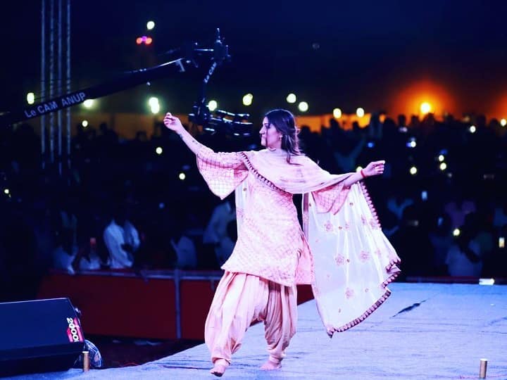 माहितीनुसार तिनं एका गोंडस मुलाला जन्म दिल आहे. तिची आणि मुलाची प्रकृती उत्तम आहे. 