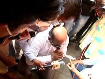 मराठीसाठी लेखिकेचा 20 तास ठिय्या, मुजोर सराफाकडून अखेर माफी!