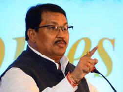 संभाजीराजे अर्धवट बोलले, पूर्ण बोलले नाहीत, संभाजीराजेंच्या दाव्यावर विजय वडेट्टीवारांची प्रतिक्रिया संभाजीराजे अर्धवट बोलले, पूर्ण बोलले नाहीत, संभाजीराजेंच्या दाव्यावर विजय वडेट्टीवारांची प्रतिक्रिया