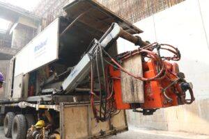 जमिनीच्या पोटात मुंबईच्या भविष्याचे रुळ.. मेट्रो 3 च्या रुळ जोडणीच्या कामाला सुरुवात