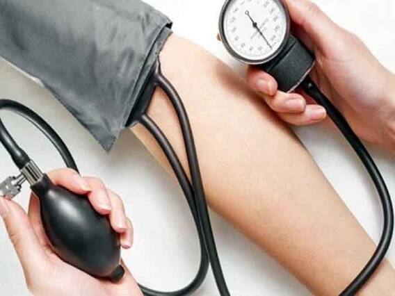 Health Tips : जास्त ताण आणि वारंवार नाकातून रक्त येणे हे उच्च रक्तदाबाचे लक्षण असू शकते Health Tips : जास्त ताण आणि वारंवार नाकातून रक्त येणे हे उच्च रक्तदाबाचे लक्षण असू शकते
