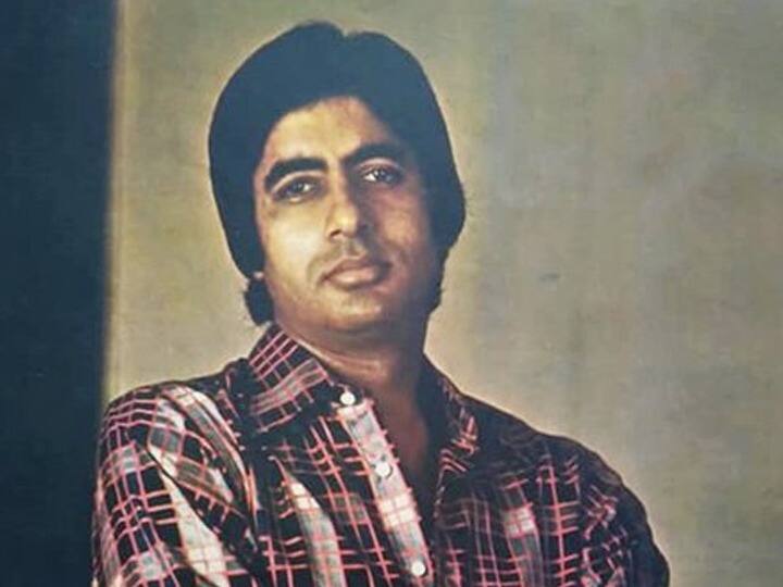 अमिताभ बच्चन यांचं मूळ नाव अमिताभ हरिवंश राय बच्चन. त्यांच्या जन्म 11 ऑक्टोबर 1942  साली झाला. त्यांचे वडील हरिवंश राय बच्चन हे प्रसिद्ध कवी होते. 