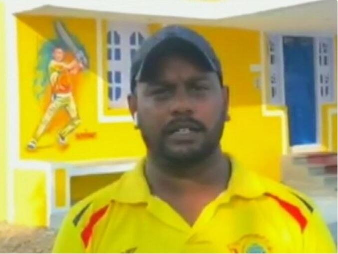 गोपी कृष्णचं म्हणणं आहे की, तो धोनीचा खूप मोठा फॅन आहे. त्याने बोलताना सांगितलं की, 'मी धोनीचा फॅन आहे. हल्ली लोक धोनीवर टीका करतात. पण लोक विसरतात की, धोनी   क्रिकेटच्या विश्वातील किती मोठा मॅच विनर आहे.'