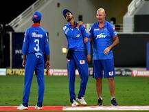 दिल्लीला दुखापतींचं ग्रहण; राजस्थानविरुद्धच्या सामन्यात कर्णधार श्रेयस अय्यरच्या खांद्याला दुखापत