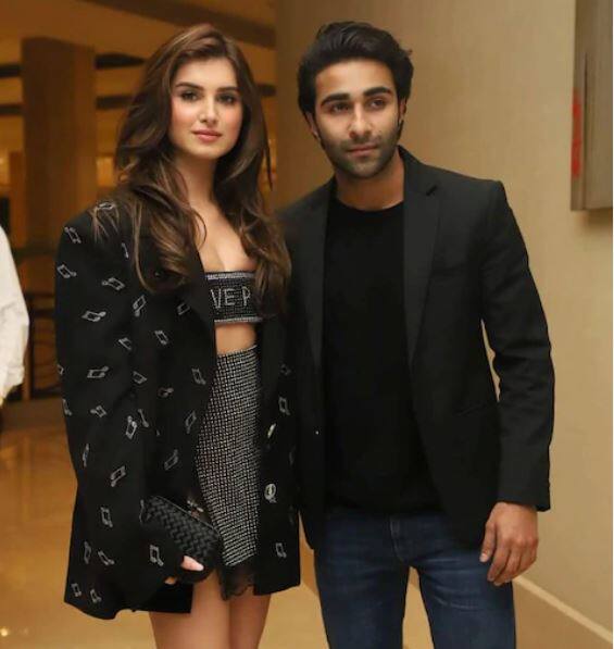 मीडिया रिपोर्टनुसार, तारा आणि आदर गेल्या काही दिवसांपासून एकमेकांना डेट करत आहेत.