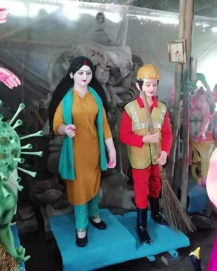 मंडळात समाजसेवी आणि सफाई कर्मचाऱ्यांच्या योगदान दाखवणाऱ्या मूर्तीही ठेवण्यात आल्या आहेत. 