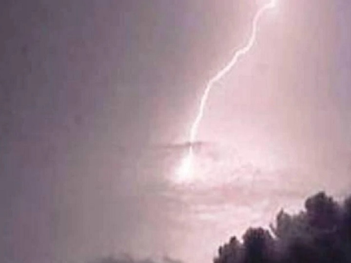 Thane Rain 26 people injured due to lightning In Shahapur ठाण्याच्या शहापूरमध्ये वीज कोसळून 26 जण गंभीर जखमी: रुग्णालयात उपचार सुरु