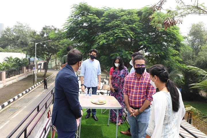 कॅराव्हॅन आणि कॅम्परव्हॅनमध्ये फरक देखील आहे बरं का? कॅराव्हॅन ही 12 मीटर लांब इतकी असून त्यामध्ये तुम्हाला अगदी किचनपासून टॉयलेटपर्यतच्या सुविधा आहेत.