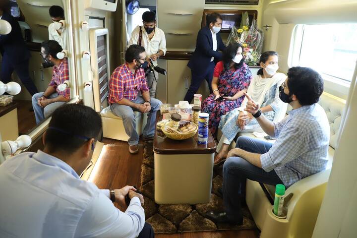 सध्या दोनच व्हॅन रस्त्यावर धावत असून 12 मीटर लांबीची कॅराव्हॅन तर छोटी कारच्या आकाराची कॅम्परव्हॅन आहे.