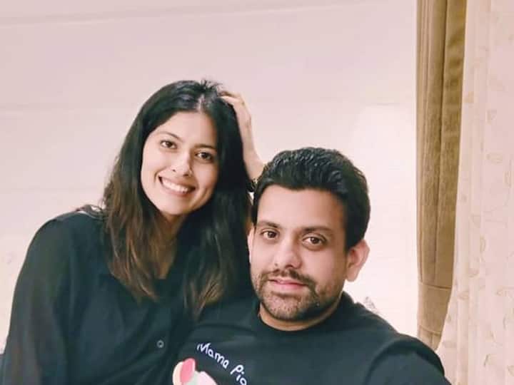 गेल्या अनेक महिन्यांपासून अभिज्ञा आणि मेहुल रिलेशनशिपमध्ये असून अभिज्ञाने अचानक दिलेल्या सरप्राइजमुळे चाहत्यांना सुखद धक्का बसला आहे.