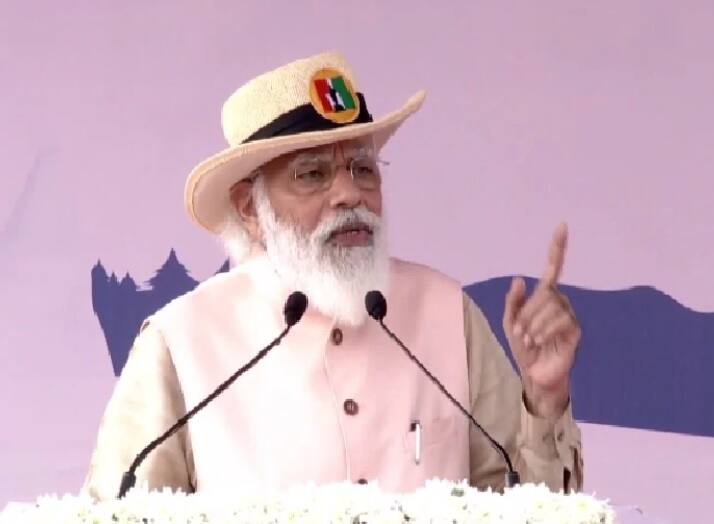 pm narendra modi targets to those who do politics on pulwama after pakistan confession 'पुलवामा हल्ल्यावेळी काहींनी स्वार्थाचं राजकारण केलं', नाव न घेता पंतप्रधान मोदींची राहुल गांधीवर टीका