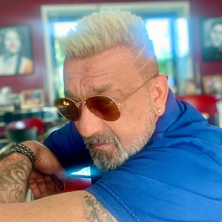 दरम्यान, संजय दत्त गेल्या काही दिवसांपासून फुफ्फुसांच्या कर्करोगाने ग्रस्त होता. काही दिवसांपूर्वीच संजूबाबने आपण पूर्णपणे बरे झाल्याचं सोशल मीडियावरून सांगितलं होतं. 