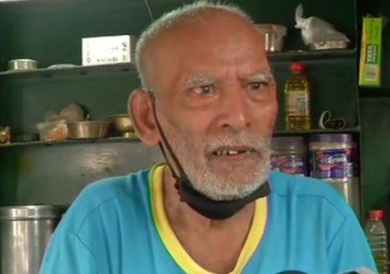 Baba Ka Dhaba च्या मालकांकडून यू ट्यूबर गौरव वासनविरोधात पोलिसात तक्रार Baba Ka Dhaba owner Kanta Prasad files complaint against Youtuber Gaurav Wasan who put him into limelight Baba Ka Dhaba च्या मालकांकडून यू ट्यूबर गौरव वासनविरोधात पोलिसात तक्रार