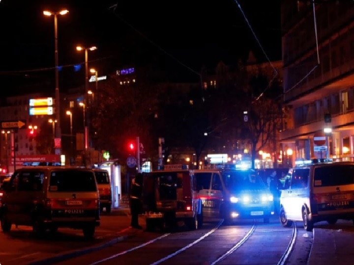Austria Terrorist attack in vienna several people are dead and at least one attacker also killed ऑस्ट्रियाची राजधानी व्हिएन्नात 26/11 सारखा दहशदवादी हल्ला; अनेकांचा मृत्यू झाल्याची भीती