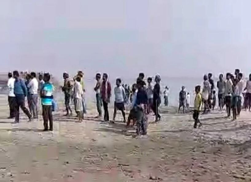 Bhagalpur Boat Capsized : बिहारच्या भागलपूरमध्ये नाव पलटली, 5 जणांचा मृत्यू, 100 बेपत्ता