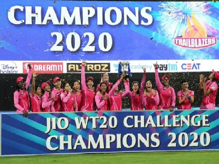 women's t20 challenge 2020 Trailblazers beat Supernovas by 16 runs in the final Women's t20 challenge 2020 | ट्रेलब्लेझर्स संघाला पहिलेवहिले विजेतेपद, सुपरनोव्हाजवर 16 धावांनी विजय