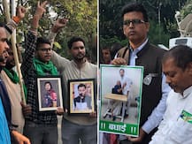 PHOTO : निकालाच्या आधी लालूंच्या घरासमोर अनोखं सेलिब्रेशन, खास फोटो घेऊन कार्यकर्त्यांची गर्दी