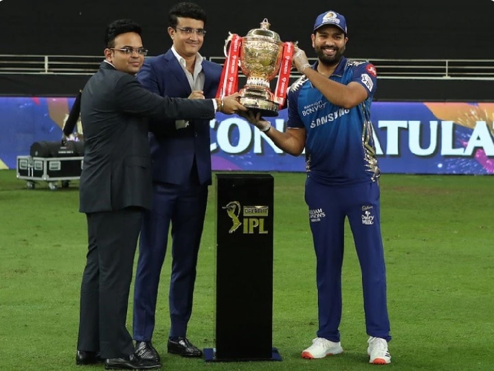 IPL 2020 Final mumbai indians ipl champion get 10 crore as prize money IPL 2020 : ...म्हणून विजेत्या मुंबई इंडियन्सला मिळाली बक्षिसाची अर्धीच रक्कम!