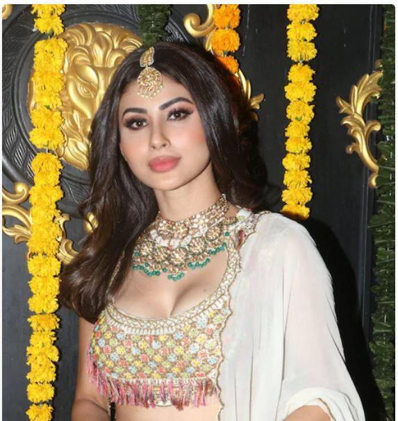 या दरम्यान या पार्टीमधील मौनीचे काही खास फोटो आम्ही तुमच्यासोबत शेअर करत आहोत. जे तुम्ही पुढच्या स्लाइड्समध्ये पाहू शकता. (Photo Credit: Manav Manglani)