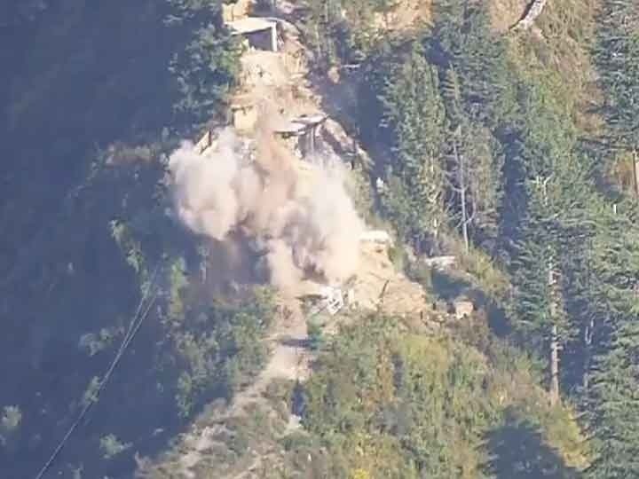 Jammu Kashmir: Pakistan violates ceasefire in Poonch district Indian Army retaliating भारतीय जवानांचं पाकिस्तानला चोख प्रत्युत्तर, पाकच्या 8 सैनिकांचा खात्मा, बंकरसह लॉन्च पॅडही उध्वस्त