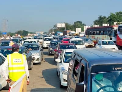 Traffic jam mumbai pune expressway due to the diwali vacation at khalapur toll plaza