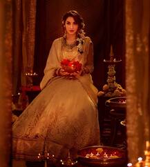 Noro Fatehi चा ट्रेडिशनल लूक; हटके अंदाजाची चाहत्यांमध्ये चर्चा