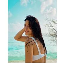 कतरिना कैफकडून बिकिनी फोटो शेअर; हॉट लूक सोशल मीडियावर हिट