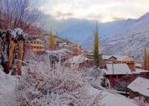 In Pics : थंडीच्या  मोसमातील पहिली बर्फवृष्टी;  जम्मू-काश्मीरमध्ये बर्फाची  मखमली चादर