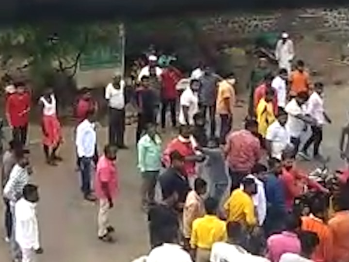  In Sangli again MP Sanjay Patil- MLA Gopichand Padalkar supporters clashed सांगलीत पुन्हा खासदार संजय पाटील- आमदार गोपीचंद पडळकर समर्थक भिडले
