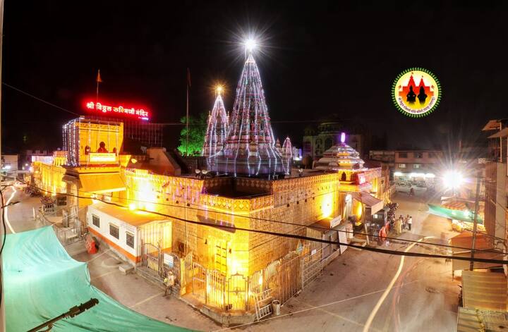 आज स्मार्त एकादशी-प्रबोधिनी एकादशी. यानिमित्ताने   पंढरपुरातील विठ्ठल मंदिराला आकर्षक रोषणाई करण्यात आली आहे. 