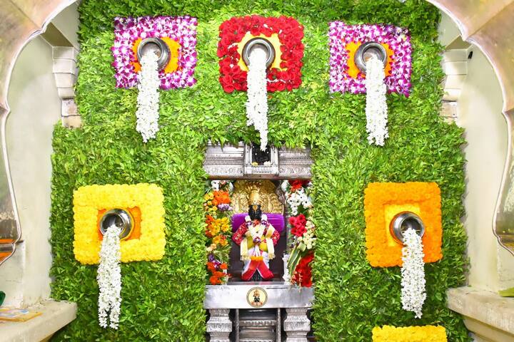 कार्तिकी सोहळ्यात कोरोनाच्या धोक्यामुळे मंदिर समिती अध्यक्ष, अधिकारी, पुजारी व कर्मचाऱ्यांची कोरोना तपासणी करण्यात आली आहे.