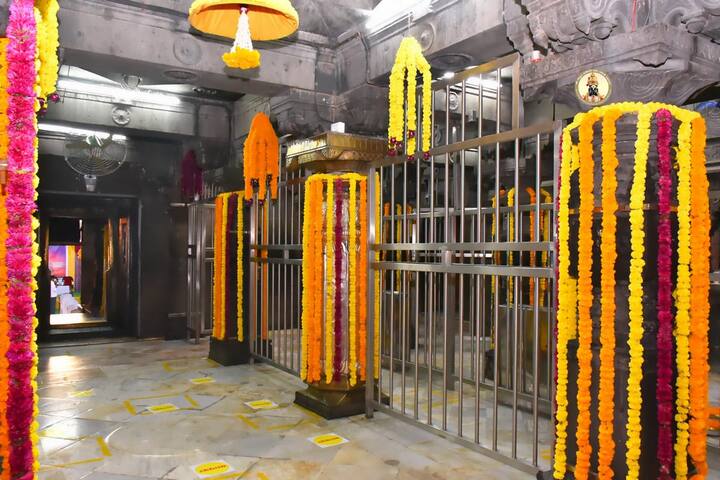 यावेळी मंदिरात पहाटे दोन ते अडीच वाजेपर्यंत विठूरायाची महापूजा होणार असून यानंतर दोन वाजून पंचावन्न मिनिटापर्यंत रुक्मिणी मातेची महापूजा होईल.