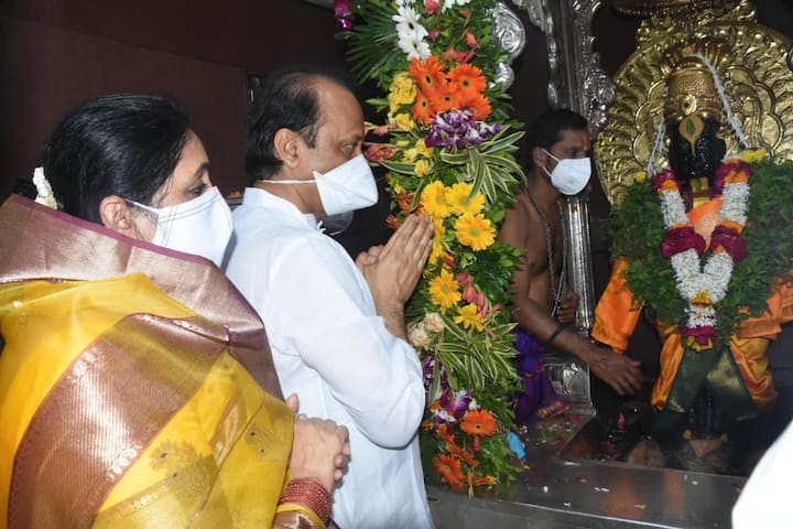 पहाटे कार्तिकी एकादशीची शासकीय महापूजा अजित पवार व त्यांच्या पत्नी सुनेत्रा पवार यांच्या हस्ते संपन्न झाली.