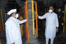 PHOTO : कार्तिकी एकादशीला विठ्ठल-रुक्मिणीचं साजरं रुप, वारकऱ्यांविना सोहळा