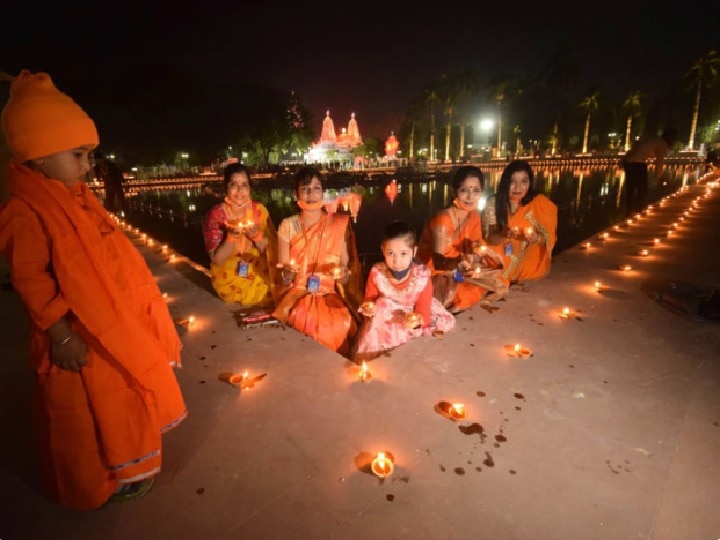 Dev deepawali 2020 deep daan has special importance on this day know auspicious time and worship method  Dev Diwali 2020 | आज कार्तिक शुद्ध पौर्णिमा, म्हणजेच 'देव दिवाळी'; का साजरी करतात?