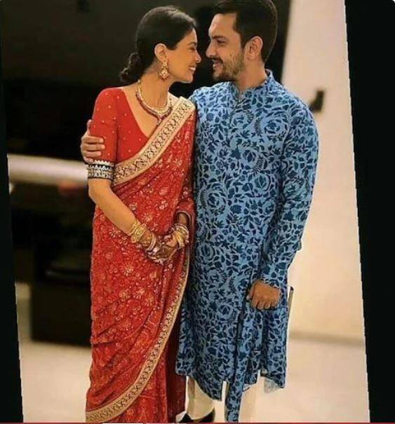 आदित्यने साधारणतः महिनाभारपूर्वीच लग्न करणार असल्याचं सांगितलं होतं. आदित्य आणि श्वेता जवळपास 10 वर्षांपासून रिलेशनशिपमध्ये आहेत