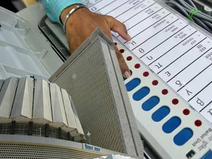 विधानपरिषदेच्या पदवीधर आणि शिक्षक मतदारसंघासाठी मतदान पूर्ण, महाविकास आघाडी की भाजप? भवितव्य मतपेटीत बंद Voting completed for Legislative Council's graduate and teacher constituencies विधानपरिषदेच्या पदवीधर आणि शिक्षक मतदारसंघासाठी मतदान पूर्ण, महाविकास आघाडी की भाजप? भवितव्य मतपेटीत बंद