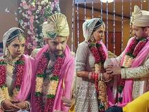 Wedding Album | लग्नबंधनात अडकला गायक आदित्य नारायण; लग्नसोहळ्याचे खास फोटो