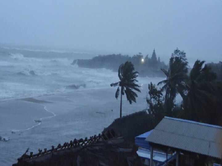 Burevi cyclone high alert issued in kerala and Tamil Nadu cyclone burevi may come on 4 december Burevi Cyclone | केरळ, तमिळनाडूमध्ये हाय अलर्ट जारी; उद्या धडकणार 'बुरेवी' चक्रीवादळ