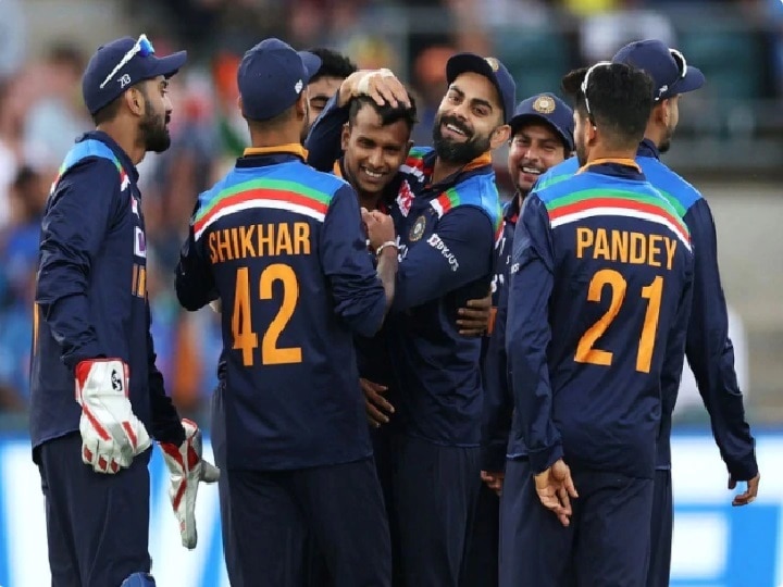 IND vs AUS tamil nadu bowler yorker king inspiring story t natarajan debut for indian cricket team against australia IND vs AUS | वडील मजूर, आईचं रस्त्यालगत नाश्त्याचं दुकान; 'यॉर्कर किंग' नटराजनच्या संघर्षाची कहाणी