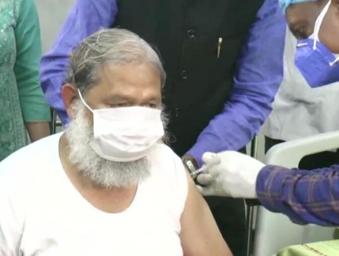Haryana Health Minister Corona Positive After taking Corona Vaccine Health Minister Anil Vij test positive for COVID-19 Anil Vij Corona Positive | कोरोना लसीचा ट्रायल डोस घेणारे हरियाणाचे आरोग्य मंत्री अनिल विज यांना कोरोनाची लागण